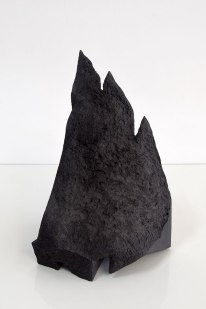 Cornice #1 - grès noir chamotté, modelage - h.44 x 25 x 23 cm