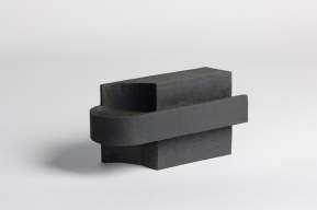 REM(A)INDERS (Saint-Nazaire) #4 - 2020 - grès noir chamotté, modelage à la plaque - h. 20,5 x L. 36,5 x l. 14 cm - crédit photographique : Philippe Piron